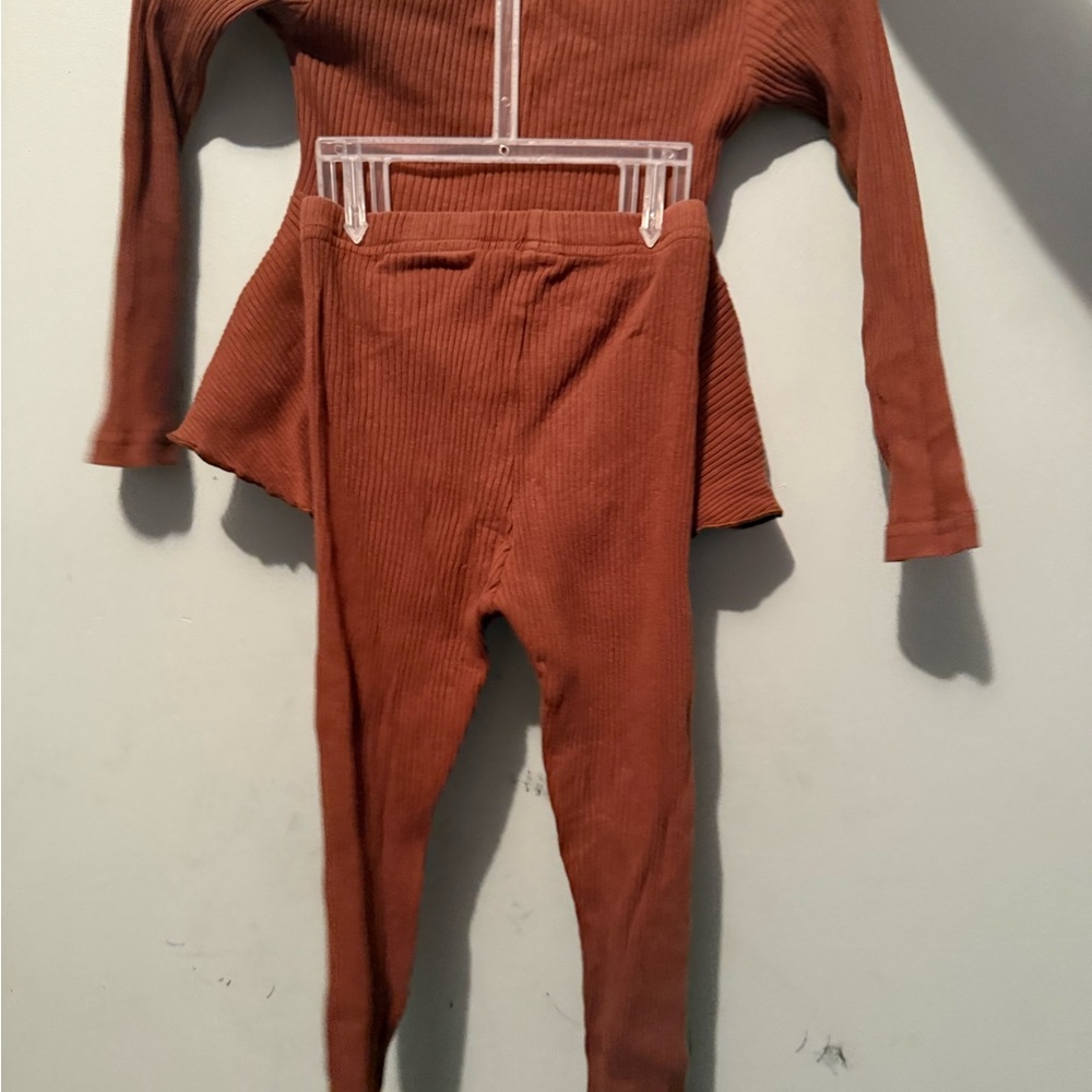 Rust Ribbed Peplum Top and Leggings Set - Picture 3 of 3